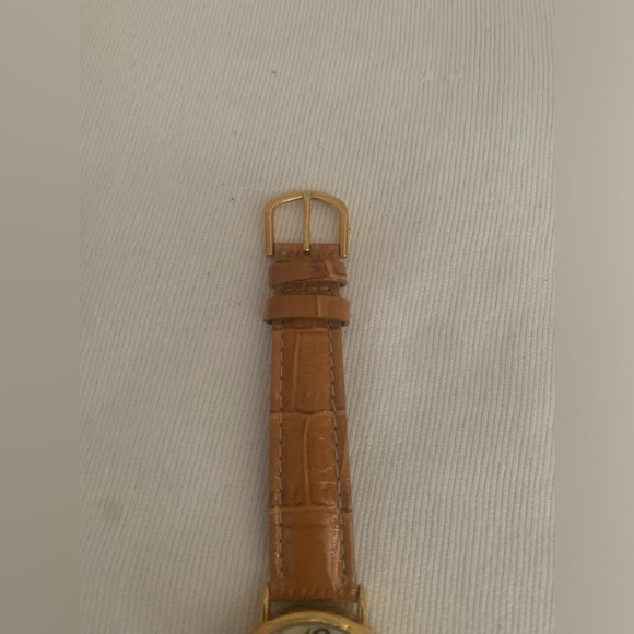 Women’s Quartz Brown Band and Pearl Face Watch, Slightly Used, Needs Battery - Picture 2 of 6